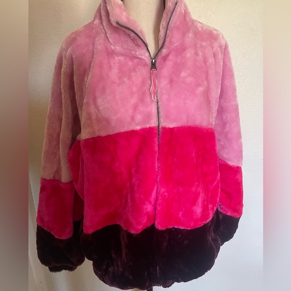 UGG Women's Elaina Faux Fur Jacket - Picture 5 of 9